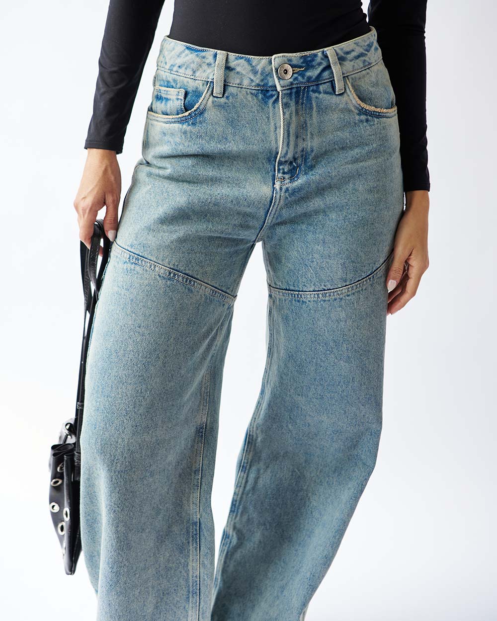 UNCOVERED JEANS