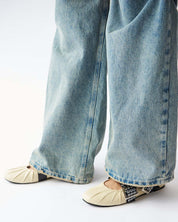 UNCOVERED JEANS