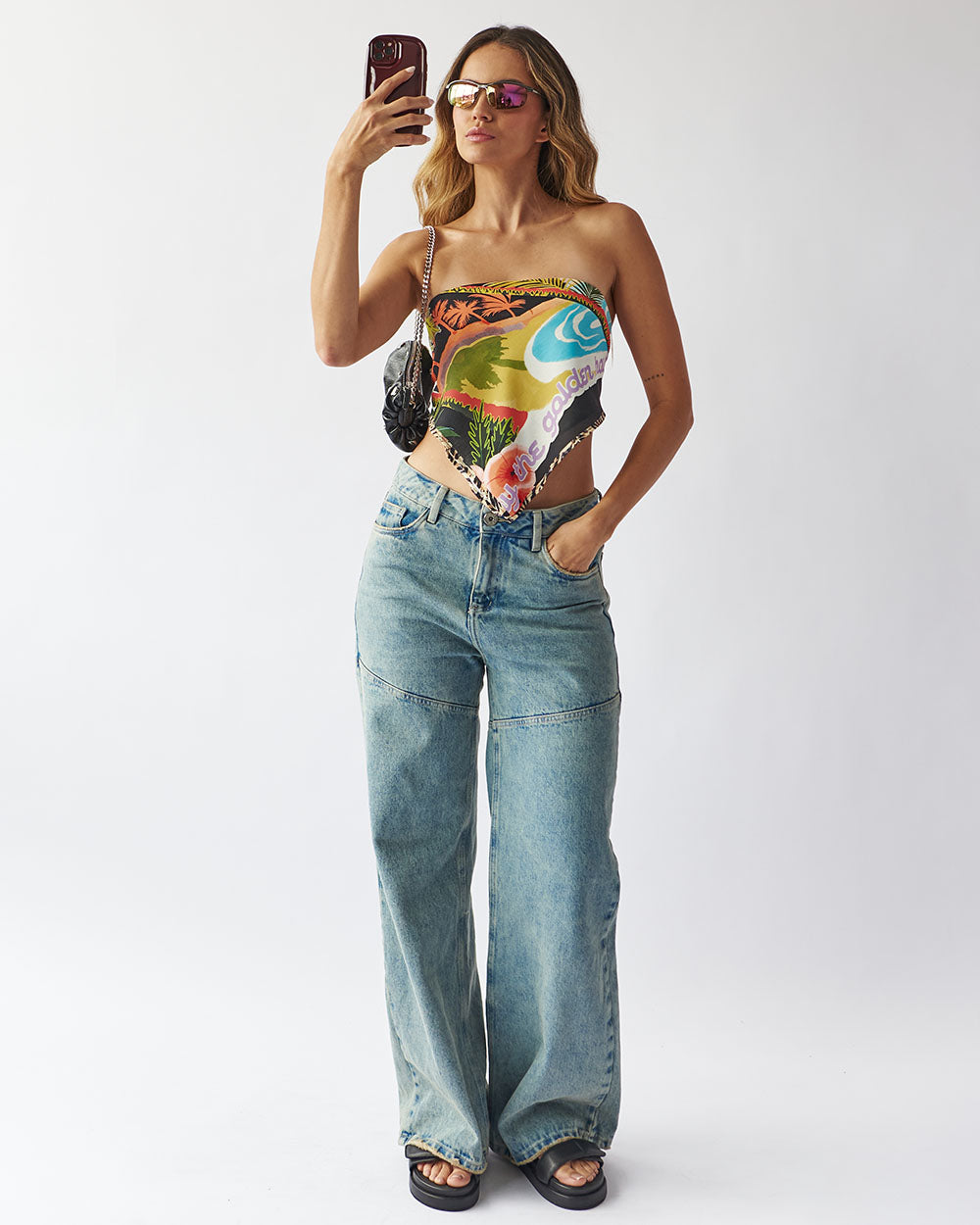 UNCOVERED JEANS