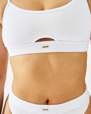 ESSENCE WHITE TOP