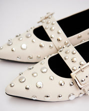 POINTER FLATS WHITE