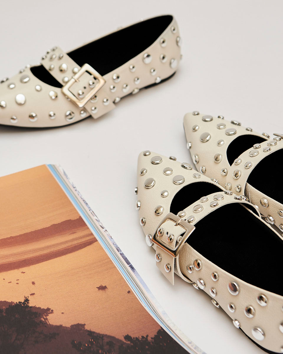POINTER FLATS WHITE