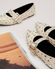 POINTER FLATS WHITE