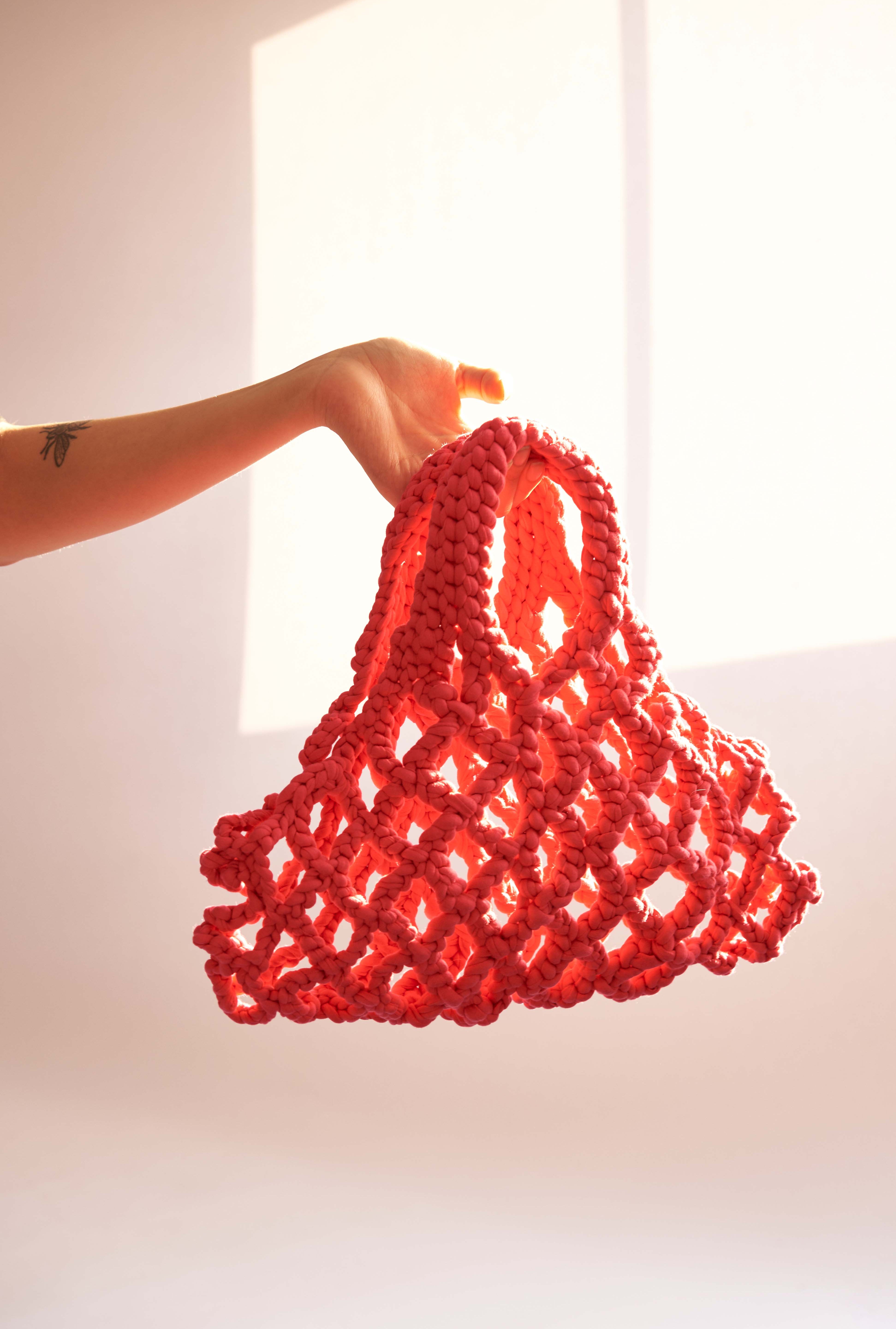 FUCSIA MACRAME BAG