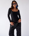 urban-rock-boat-body-black-square-neck-front-view
